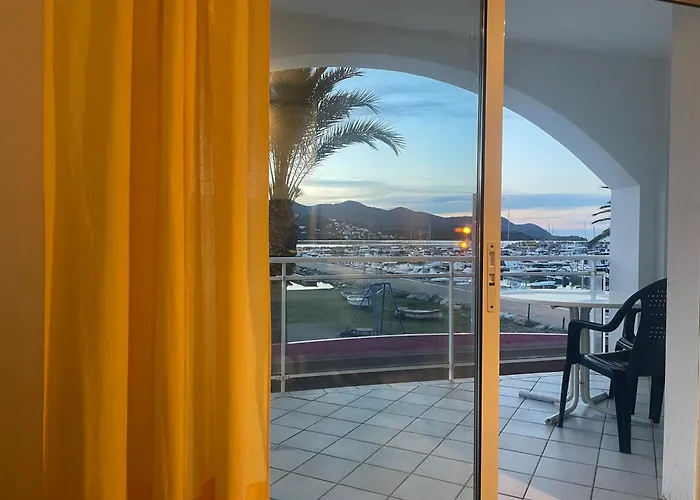 Platja Del Port Apartment *